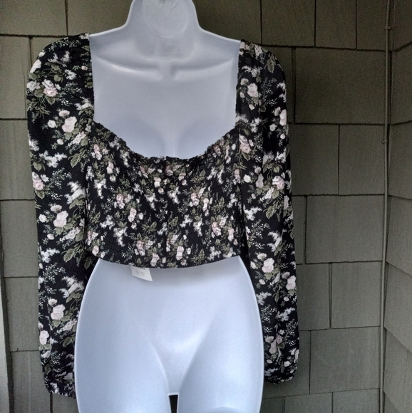 Oak and Fort Floral Puff Sleeve Crop Top - Picture 5 of 8